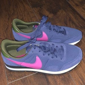 RARE NIKE TENNIS SHOES SNEAKERS 8